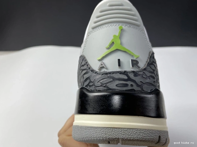 136064-006 Chlorophyll Retro Jordan 3 Air 0819